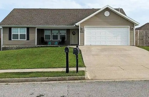Prairie Grove Other | cozy home with pet-friendly yard, fast wi-fi, and close to Fayetteville