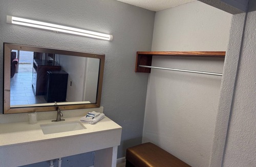 Shreveport Hotel | Cozy Inn