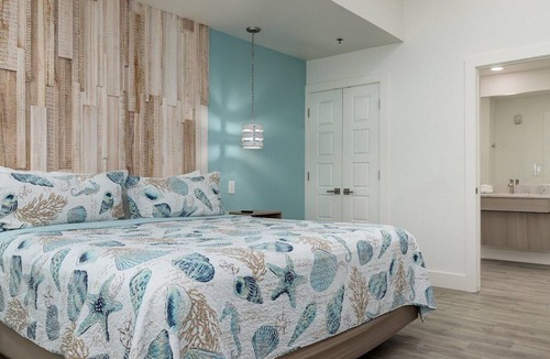 Flour Bluff Hotel | Cozy King Bed Room- Steps from Laguna Madre Waters #1