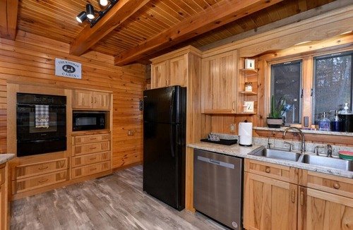 Kinsman Cabin | Cozy Kinsman Cabin in the woods w/Hot Tub