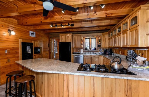 Kinsman Cabin | Cozy Kinsman Cabin in the woods w/Hot Tub