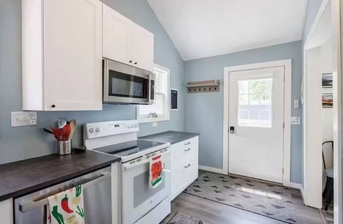 Honeoye Cottage | Cozy Lake Cottage - Pet Friendly