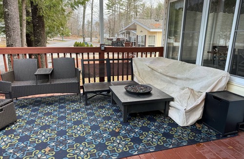 South Casco Cottage | Cozy lake cottage with great deck, near all Point Sebago resort activities!