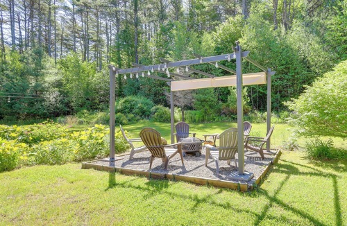Lake Luzerne-Hadley House | Cozy Lake Luzerne Home - 1 Mi to Wayside Beach!