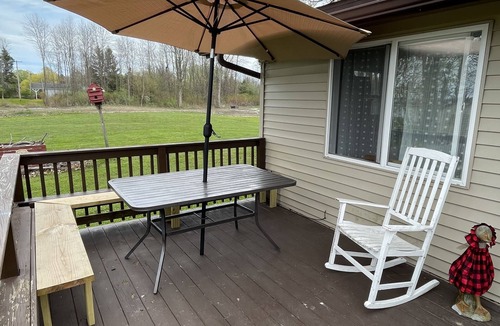 Waterport Cottage | Cozy Lake Ontario Lakefront Cottage - Welcome to the Gates Loch House
