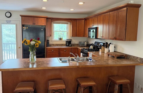 Bridgton House | Cozy Lake Region Townhome – Steps from Moose Pond in Bridgton