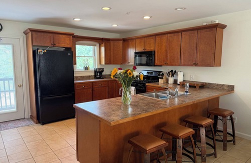 Bridgton House | Cozy Lake Region Townhome – Steps from Moose Pond in Bridgton