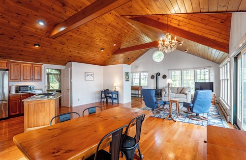 Raymond Cabin | Cozy Lakefront Cabin-Private Dock-Kayaks-Firepit