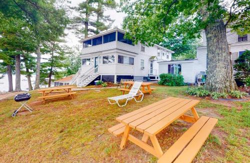 Windham Hotel | Cozy Lakefront Suite