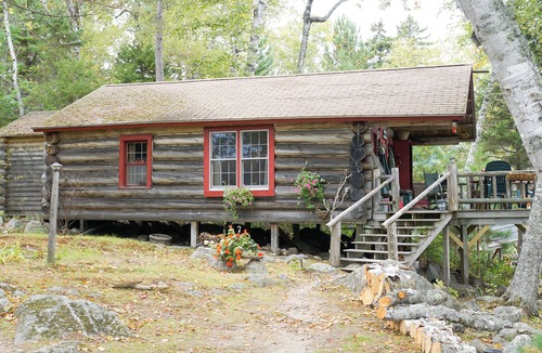 Jackman Cabin | Cozy Lakeside Cabin – Your Private Island Retreat