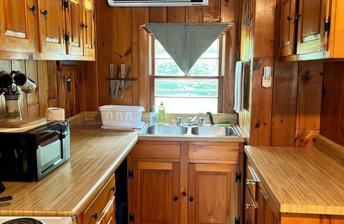 Greenville Cabin | Cozy Lakeside Duplex Cabin on Moosehead, 10-min walk to Downtown Greenville