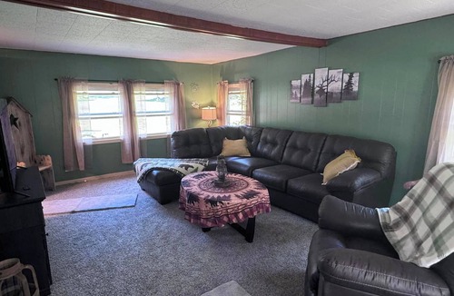 Weedville Cabin | Cozy lodge with Hot Tub in PA Wilds - Weedville