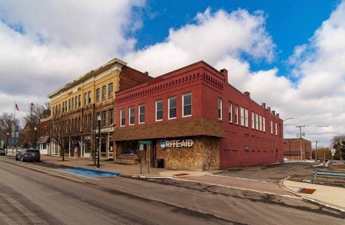 Mayville Apartment | Cozy Loft-Pet Friendly-Spacious