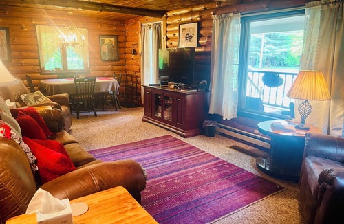 Forestport Cabin | Cozy Log Cabin close to Old Forge and Boonville. Great for small families!