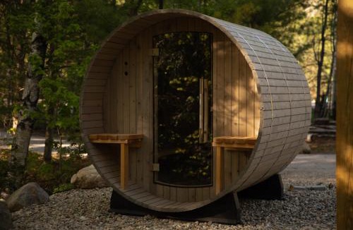 Sunday River Area Apartment | Cozy Luxury Cabin w Hot Tub, Fire Pit, King Bed