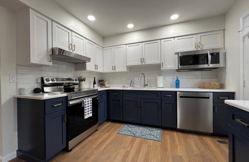 State College House | Cozy, Modern, Clean, 3 BR Oasis: Grill, Parking, Near PSU The Cubhouse