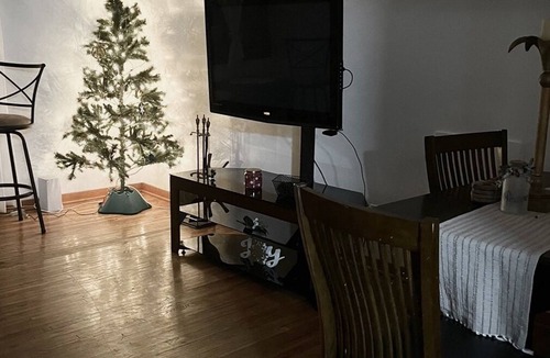 Blasdell Apartment | ✨COZY, modern close to highway- 5 min from Bill's stadium & beach! ❤️💙
