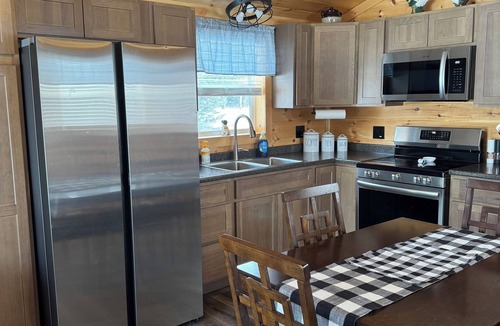 Fort Kent Cabin | Cozy Northern Maine Cabin -Near Snowmobile-Wifi-Full Kitchen