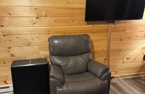 Fort Kent Cabin | Cozy Northern Maine Cabin -Near Snowmobile-Wifi-Full Kitchen