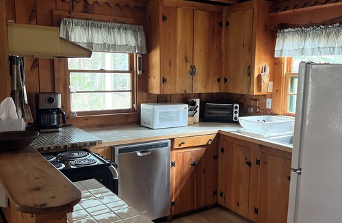 Ocean Park House | Cozy Ocean Park Cottage in the Pines easy walk to Beach
