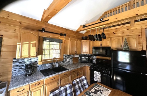 Weld Cabin | Cozy, peaceful cabin retreat with hot tub