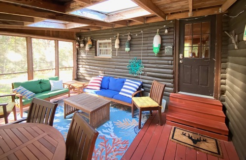 Boothbay Harbor Cabin | Cozy & Pet-Friendly Log Cabin with Access to a Private Beach!