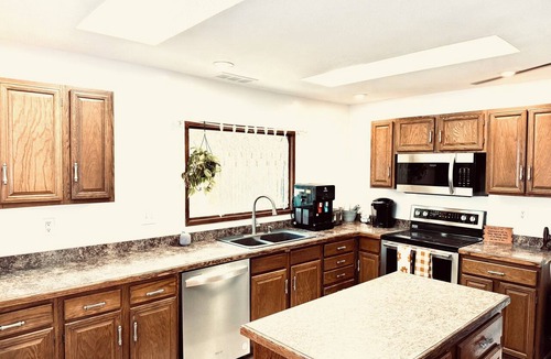 Akron Apartment | Cozy Portage Lakes Hideaway