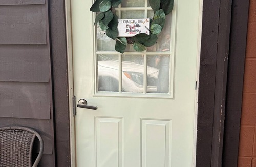 Akron Apartment | Cozy Portage Lakes Hideaway