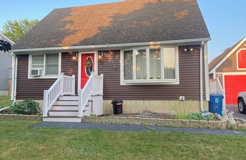 Portland House | Cozy&Quiet Home in Portland ME. One Bedroom with dedicated Bathroom “No Kitchen”