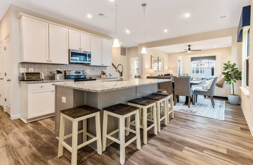 St. Martin House | Cozy Retreat in famous Bayside Resort with Pools