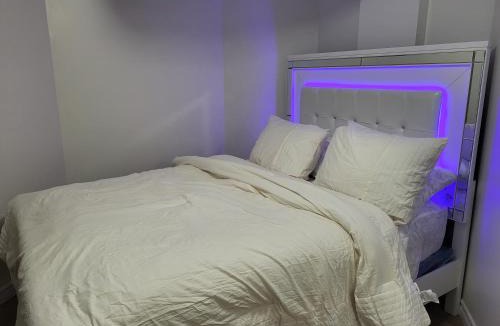 Brampton House | Cozy room basement with separate entrance