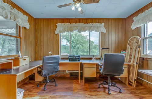 Plum House | Cozy Rural Country Retreat side Home Close to Pittsburgh!
