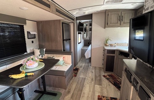 Dallas House | Cozy RV in Serene Dallas with AC with a private room and 2 bunk beds plus one