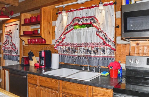 Town of Catharine Cabin | Cozy, secluded log cabin, summer vacation get-away or Fall Hunters paradise .