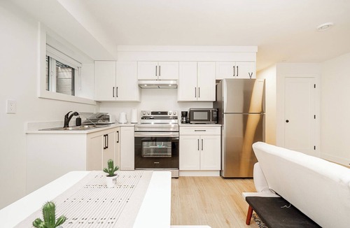 Willoughby House | Cozy & Spacious 2BR Guest Suite, Near Vancouver