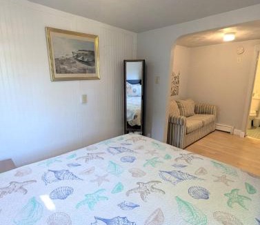 Old Orchard Beach Apartment | cozy studio 10 min walk to Pier and beach Pets OK