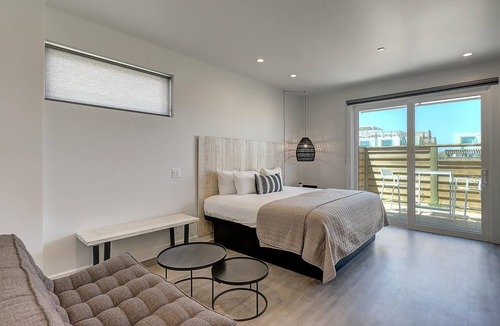 Corpus Christi Apartment | Cozy Studio w/Private Patio, Private Walkable Beach Access & On-site Pool!