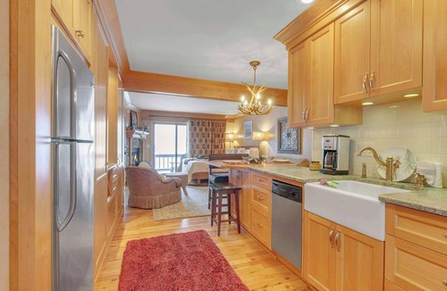 Ellicottville Condo | Cozy Studio with Fireplace, King Bed, A/C