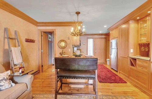 Ellicottville Condo | Cozy Studio with Fireplace, King Bed, A/C