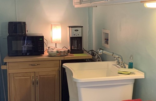 Willoughby Spit Apartment | Cozy Suite - Pet friendly, Beach Side by RedAwning