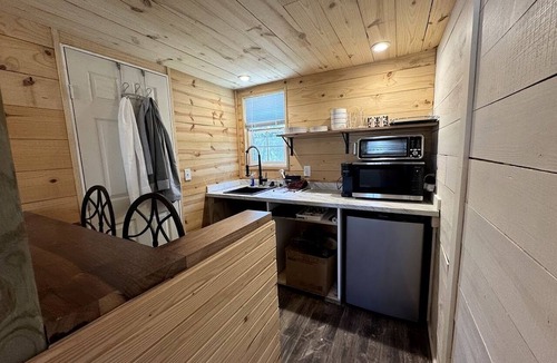 Mineral Wells Cabin | Cozy Tiny Cabin with Rustic Charm near Mineral Wells, Texas