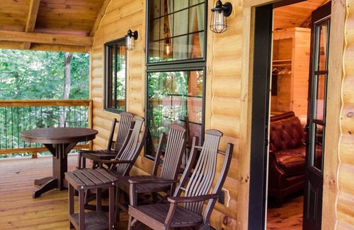 Millersburg Cabin | Cozy Treetop Getaway with Hot Tub