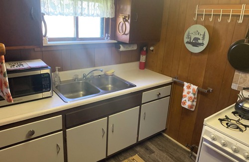Cuba Cottage | Cozy, upgraded, pet friendly cabin, formerly Cuba Lake Vintage Duck House.