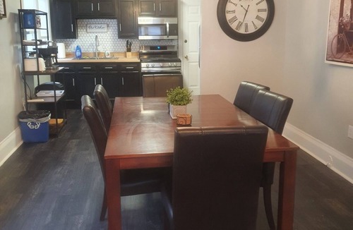 North Buffalo Apartment | Cozy upper apartment in North Buffalo