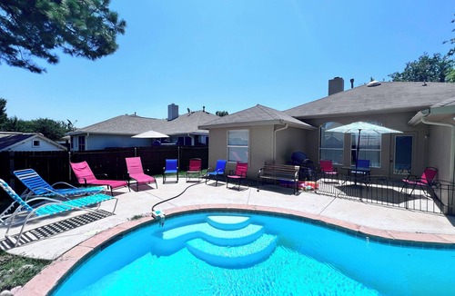 Corinth House | Cozy, Warm, Pool, BBQ, 2 KingBeds, Sleep 11