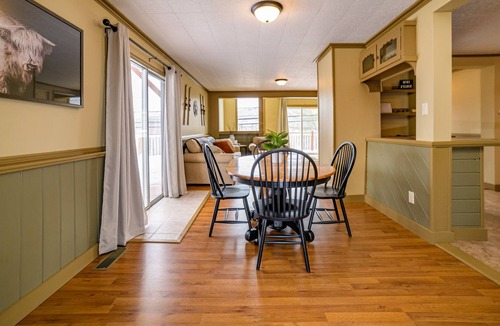 Berlin House | Cozy White Mountain/ JerichoMountain Retreat/3Bdrm/Spacious