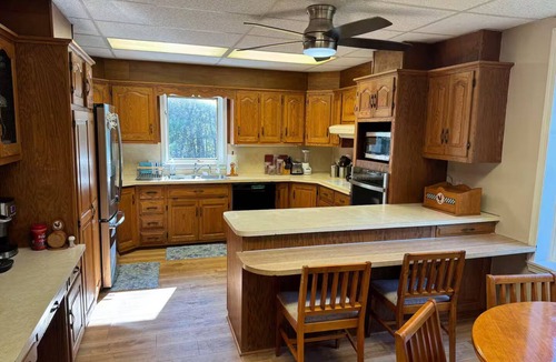 Dundee House | Cozy Winesburg Farmhouse