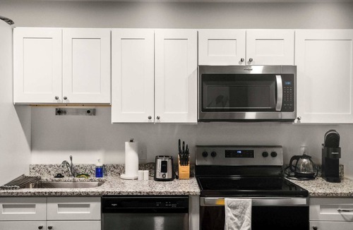 Cultural District Apartment | CozySuites Stunning 1BR in Downtown Pitts 41