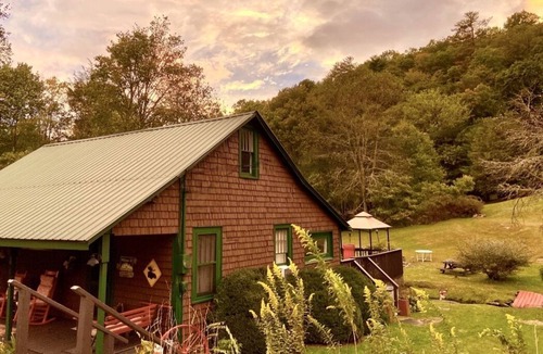 Glenville Cabin | Creek-Side Cedar Cabin.