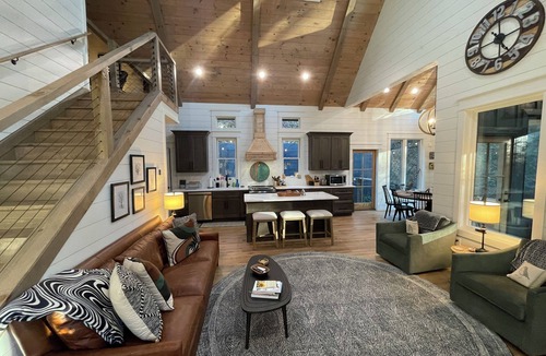Ellijay Cabin | Creekhouse on Tails Creek - Luxury 4BR - Hear the Water From Bed